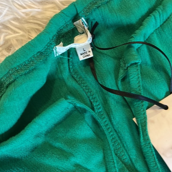 Cold Shoulder Top - Picture 3 of 4